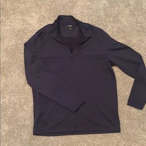 Men’s medium Oakley half zip.